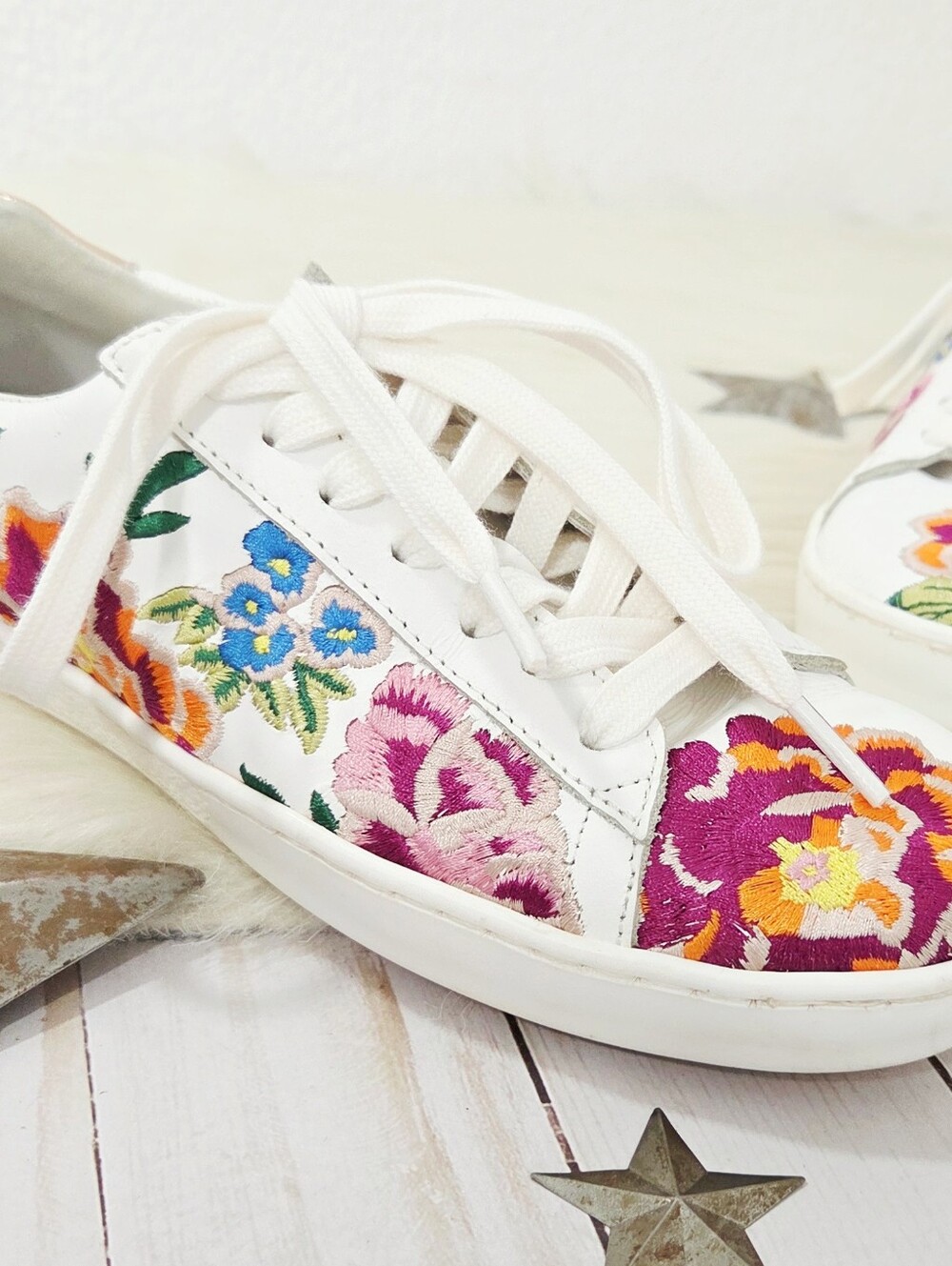 Johnny Was Dylanne Floral Sneakers rainbow embroidered white shoes women's sz 36 - Picture 2 of 8